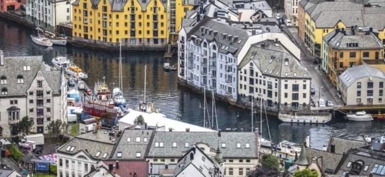 Koselig Garasjeloft! Lägenhet Langevag Exteriör bild