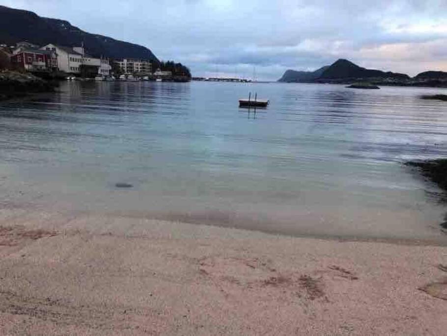 Koselig Garasjeloft! Lägenhet Langevag Exteriör bild