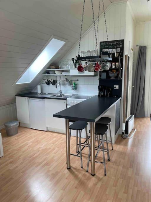 Koselig Garasjeloft! Lägenhet Langevag Exteriör bild