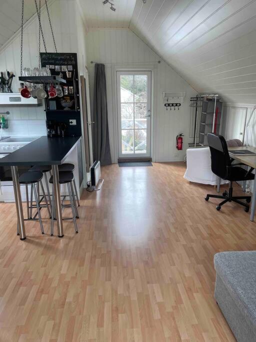 Koselig Garasjeloft! Lägenhet Langevag Exteriör bild
