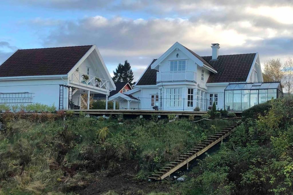 Koselig Garasjeloft! Lägenhet Langevag Exteriör bild