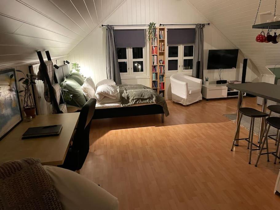 Koselig Garasjeloft! Lägenhet Langevag Exteriör bild